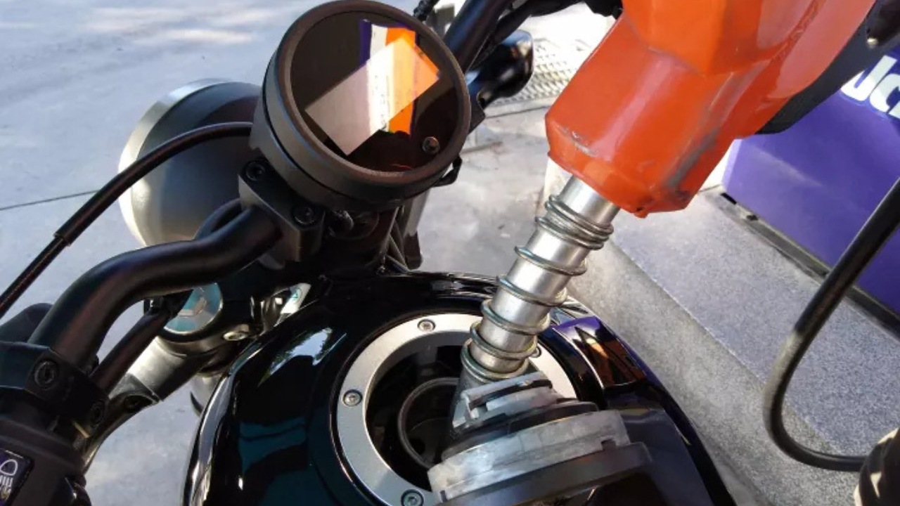 RBI Governor Signals Possible Fuel Price Hike if Global Oil Prices Stay High