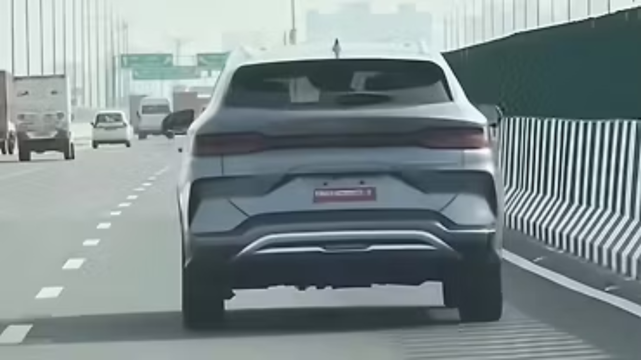 BYD Sealion 6 Plug-in Hybrid SUV Spotted Testing in India