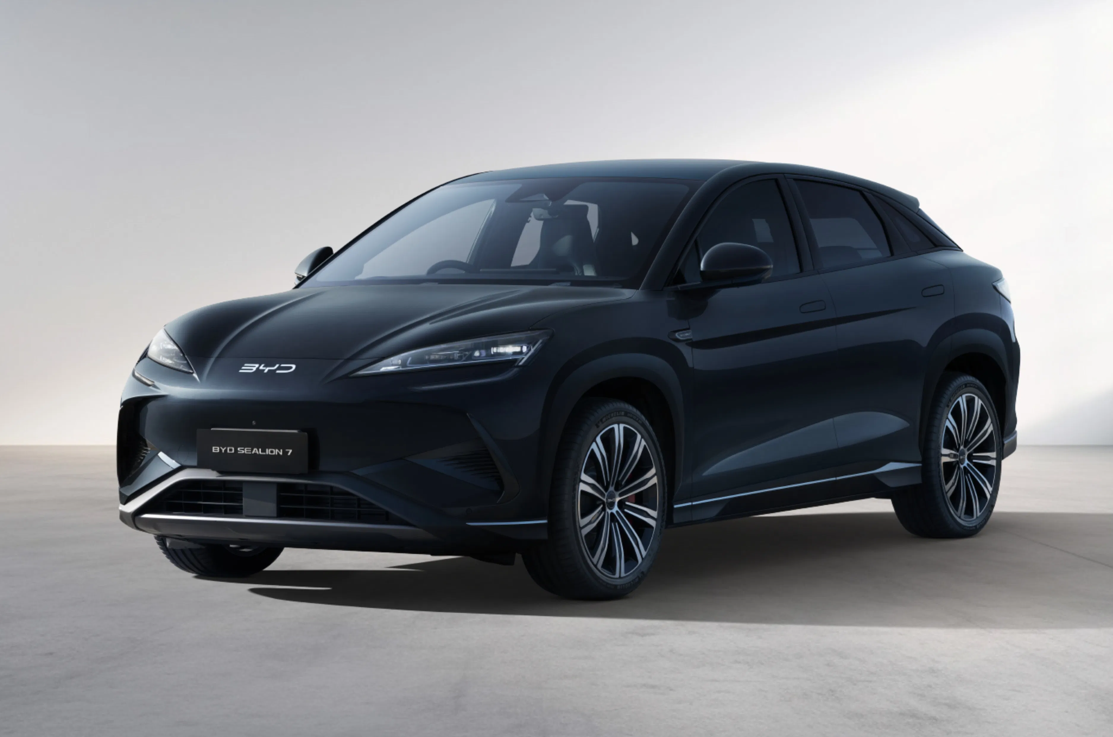 BYD Sealion 7 Dynamic Launched in India: Get a Premium EV SUV at Rs 41.90 Lakhs!